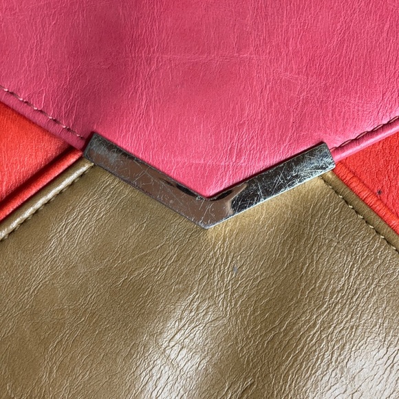 Express envelope chained clutch wristlet handbag - Picture 4 of 14